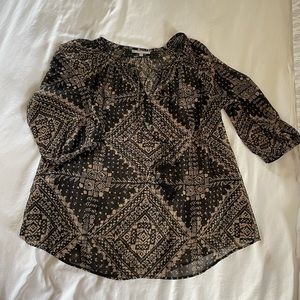 Sheer blouse in black and gold.